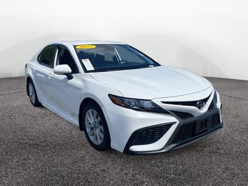 White 2022 Toyota Camry SE