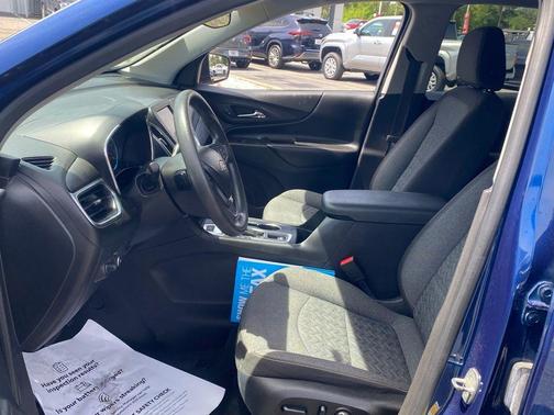 Blue Glow Metallic 2022 Chevrolet Equinox 1LT