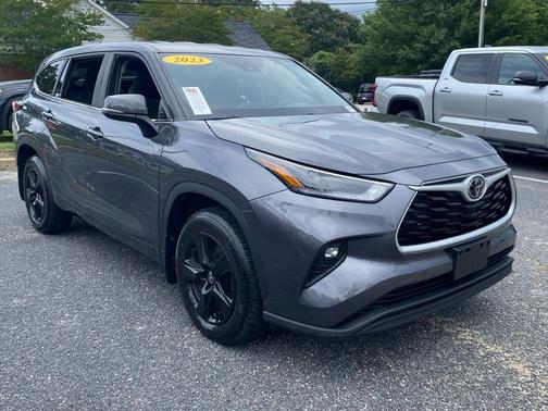Magnetic Gray Metallic 2023 Toyota Highlander LE