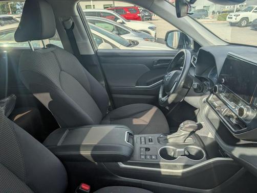 Magnetic Gray Metallic 2023 Toyota Highlander LE