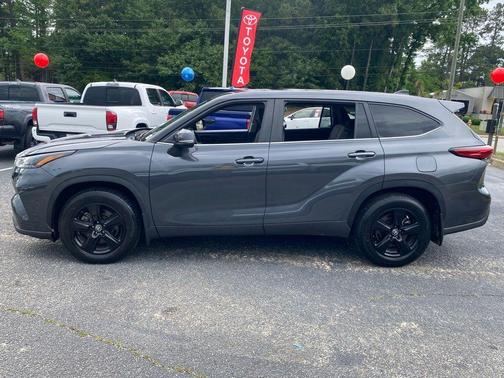 Magnetic Gray Metallic 2023 Toyota Highlander LE
