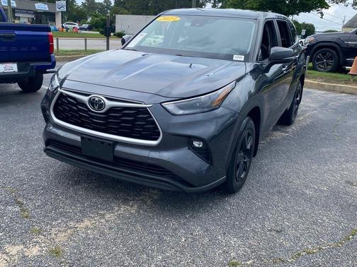 Magnetic Gray Metallic 2023 Toyota Highlander LE