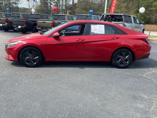 2022 Hyundai ELANTRA SEL