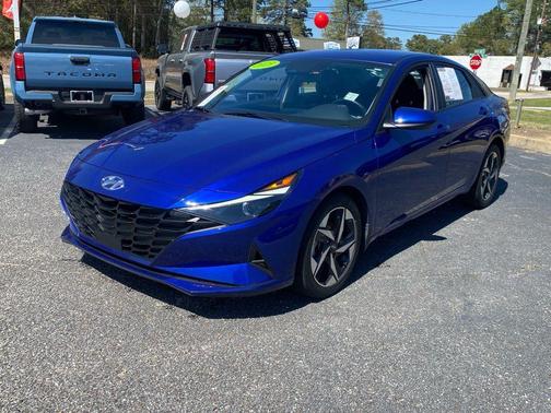 2023 Hyundai ELANTRA SEL