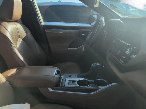 2021 Toyota Highlander Hybrid Platinum