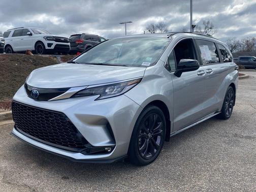 2024 Toyota Sienna XSE 7 Passenger