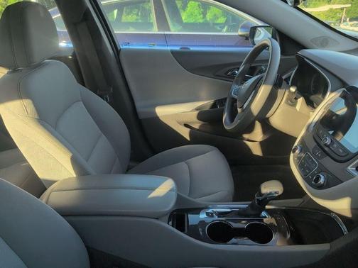 Mineral Gray Metallic 2025 Chevrolet Malibu LT