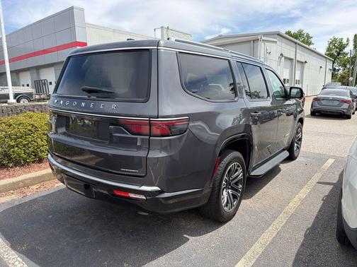 Metallic 2024 Jeep Wagoneer Series II