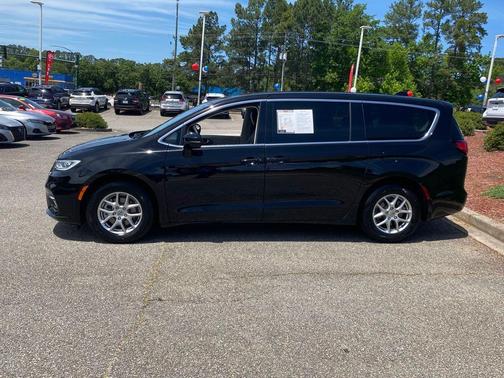 Diamond Black 2024 Chrysler Pacifica Touring-L