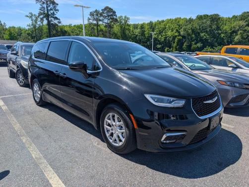 Diamond Black 2024 Chrysler Pacifica Touring-L