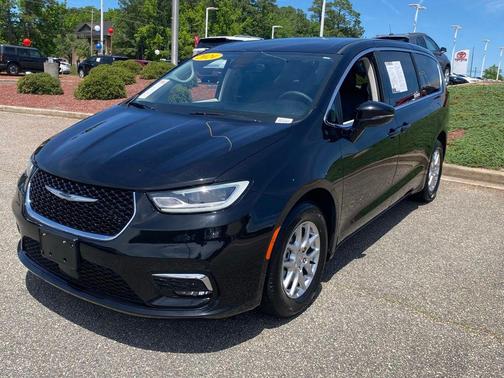 Diamond Black 2024 Chrysler Pacifica Touring-L