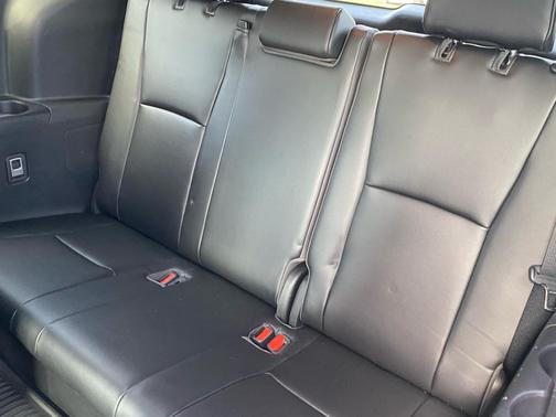 Celestial Silver Metallic 2021 Toyota Highlander Hybrid XLE