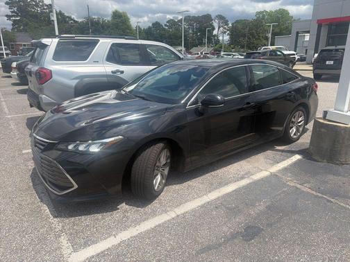 Midnight Black Metallic 2019 Toyota Avalon XLE