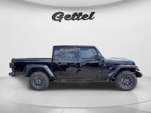 Black Clearcoat 2026 Jeep Gladiator Sport S