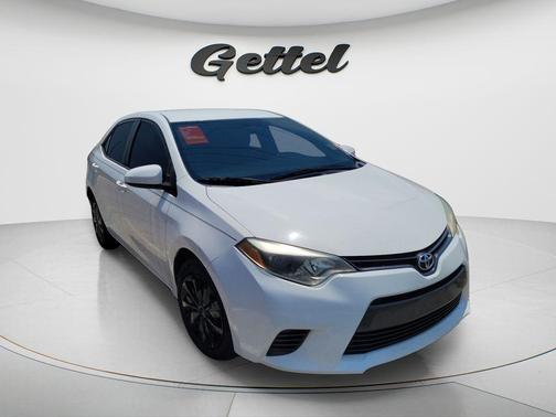 Super White 2016 Toyota Corolla LE