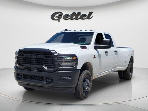 Bright White Clearcoat 2026 RAM 3500 Tradesman Crew Cab 4x4 8' Box