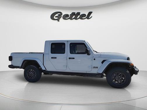 Bright White Clearcoat 2026 Jeep Gladiator Sport S