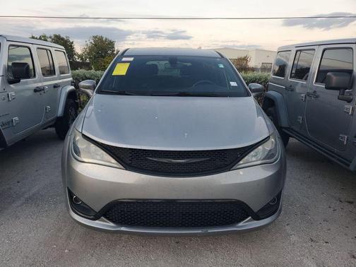 2020 Chrysler Pacifica Touring