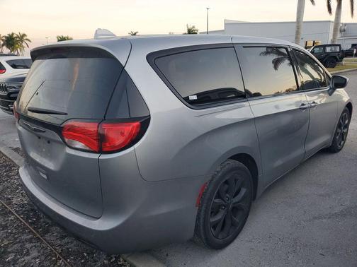 2020 Chrysler Pacifica Touring