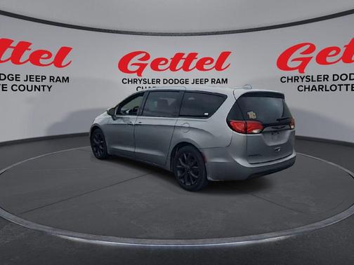 2020 Chrysler Pacifica Touring