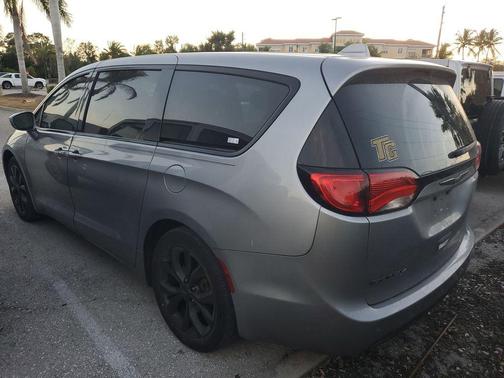 2020 Chrysler Pacifica Touring