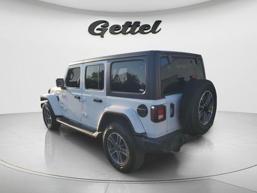 Bright White Clearcoat 2023 Jeep Wrangler 4-Door Sahara 4x4