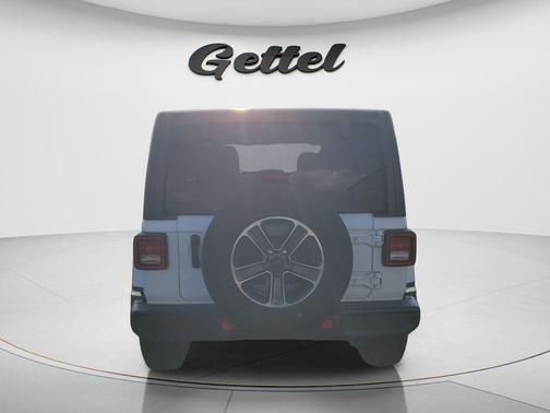 Bright White Clearcoat 2023 Jeep Wrangler 4-Door Sahara 4x4