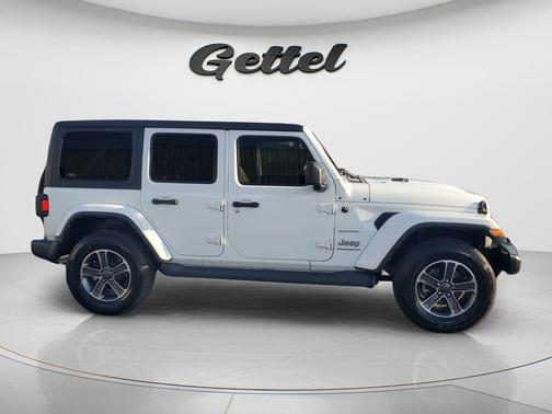 Bright White Clearcoat 2023 Jeep Wrangler 4-Door Sahara 4x4