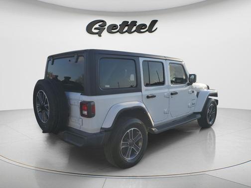 Bright White Clearcoat 2023 Jeep Wrangler 4-Door Sahara 4x4