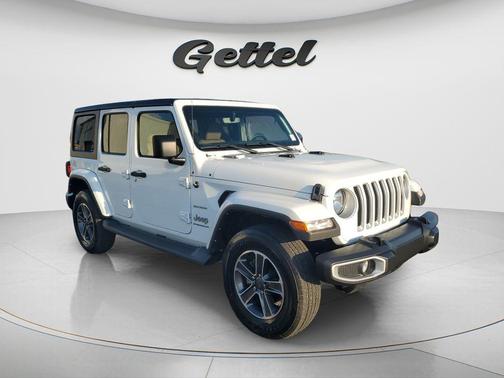 Bright White Clearcoat 2023 Jeep Wrangler 4-Door Sahara 4x4