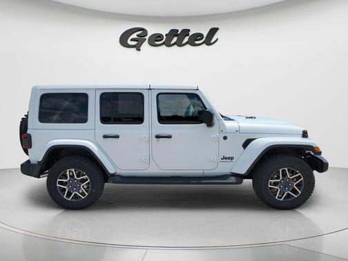 Bright White Clearcoat 2026 Jeep Wrangler 4-Door Sahara 4x4