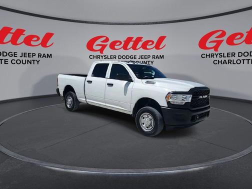 2022 RAM 2500 Tradesman Crew Cab 4x4 6'4' Box