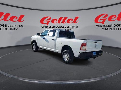 2022 RAM 2500 Tradesman Crew Cab 4x4 6'4' Box
