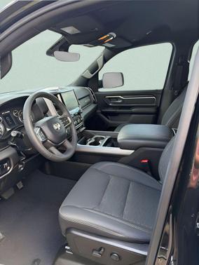 Diamond Black Crystal Pearlcoat 2025 RAM 1500 Big Horn/Lone Star