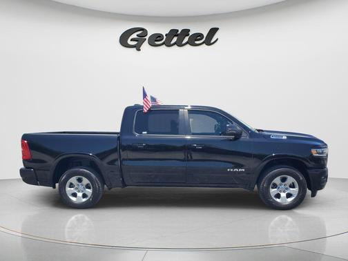 Diamond Black Crystal Pearlcoat 2025 RAM 1500 Big Horn/Lone Star