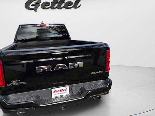 Diamond Black Crystal Pearlcoat 2025 RAM 1500 Big Horn/Lone Star