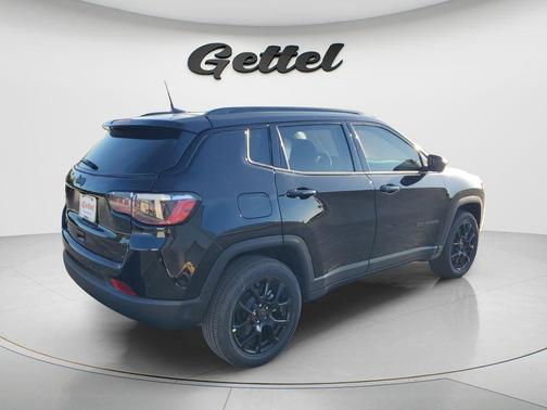 Diamond Black Crystal Pearlcoat 2026 Jeep Compass Latitude