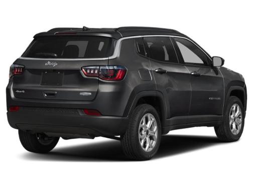 Diamond Black Crystal Pearlcoat 2026 Jeep Compass Latitude