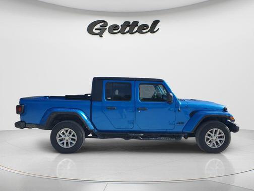 Hydro Blue Pearlcoat 2023 Jeep Gladiator Sport S