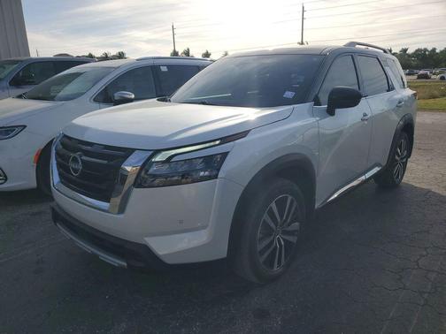2025 Nissan Pathfinder Platinum 4WD