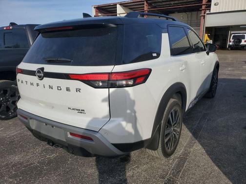 2025 Nissan Pathfinder Platinum 4WD