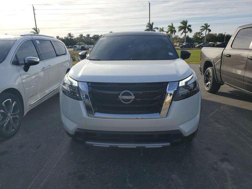 2025 Nissan Pathfinder Platinum 4WD