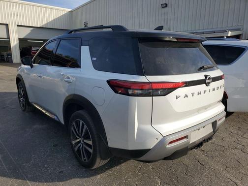 2025 Nissan Pathfinder Platinum 4WD