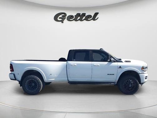 Bright White Clearcoat 2022 RAM 3500 Laramie Crew Cab 4x4 8' Box