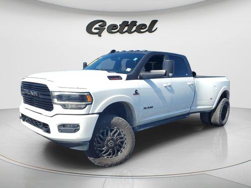 Bright White Clearcoat 2022 RAM 3500 Laramie Crew Cab 4x4 8' Box