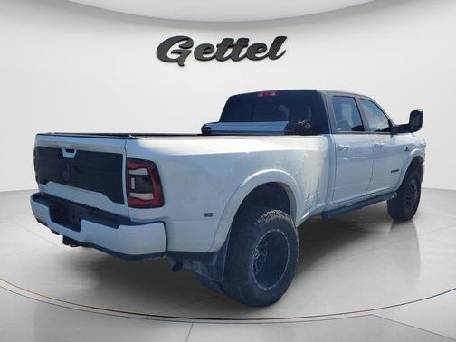 Bright White Clearcoat 2022 RAM 3500 Laramie Crew Cab 4x4 8' Box