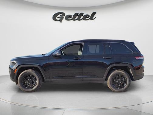 Diamond Black Crystal Pearlcoat 2026 Jeep Grand Cherokee Altitude