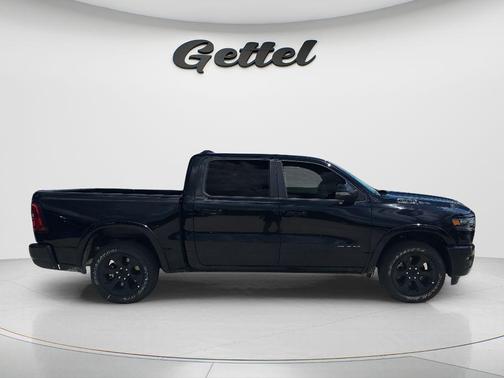 Diamond Black Crystal Pearlcoat 2026 RAM 1500 Big Horn/Lone Star