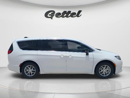 bright white clearcoat 2027 Chrysler Pacifica LX