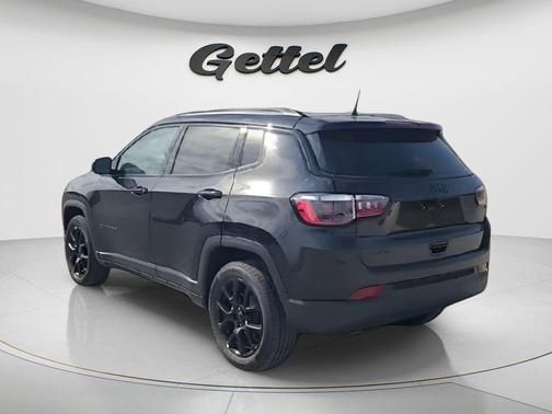 Diamond Black Crystal Pearlcoat 2026 Jeep Compass Latitude